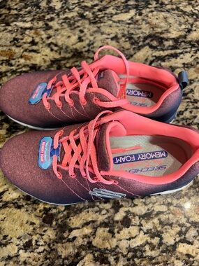 NWT Skechers Coral Pink to Dark Mauve Gradient Lace-Up Sneakers